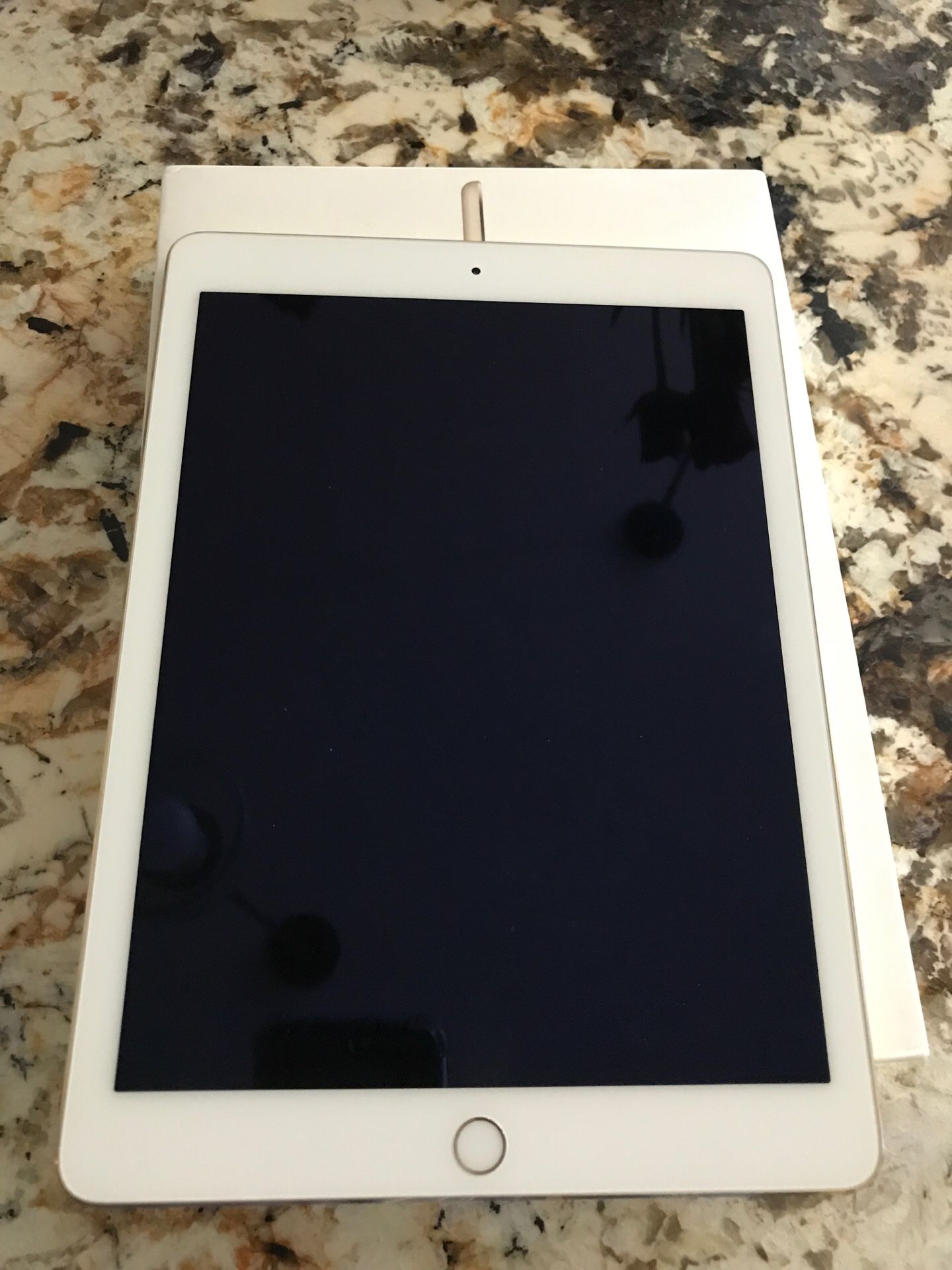 iPad Air 2, 16GB, Gold, used for 3 days