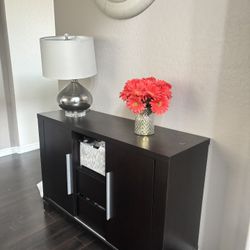 Like New! Console Cabinet/ Entryway/buffet In Great Condition 