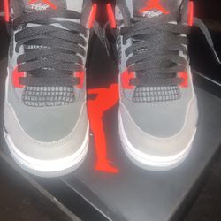 Jordan 4 Size 4