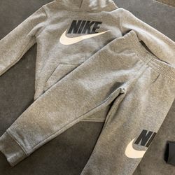 Nike Jogger Set (size:4)