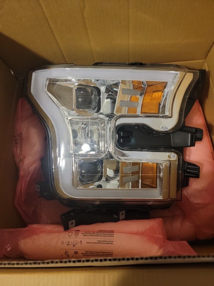 2017 Ford Raxiom Head Light Assembly Set