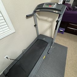 GOLDS GYM TREADMILL