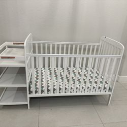 Baby Crib ( Dream On Me) With Diaper Changing Table/fitted Sheet/brand New Mattress And Crib Bumpers