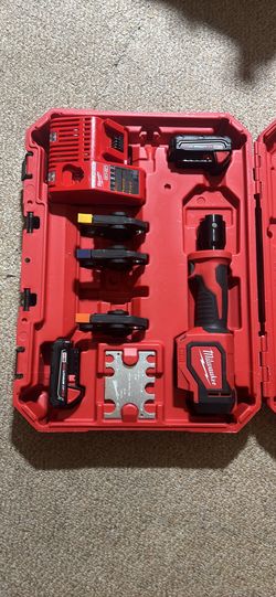 Milwaukee Tool M18 18V Li-Ion Cordless Short Throw Press Tool Kit w/ 3 PEX Crimp Jaws (2) 2.0Ah Batteries