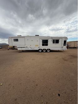 40 ft travel trailer with 3 slide outs