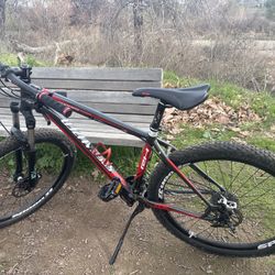 Specialized Rockhopper Expert Mountain Bike