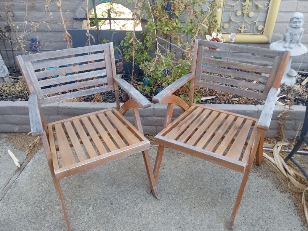 SET OF 2 WOODEN PATIO CHAIRS 