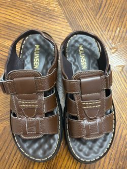 NEW men’s Sandals size 8