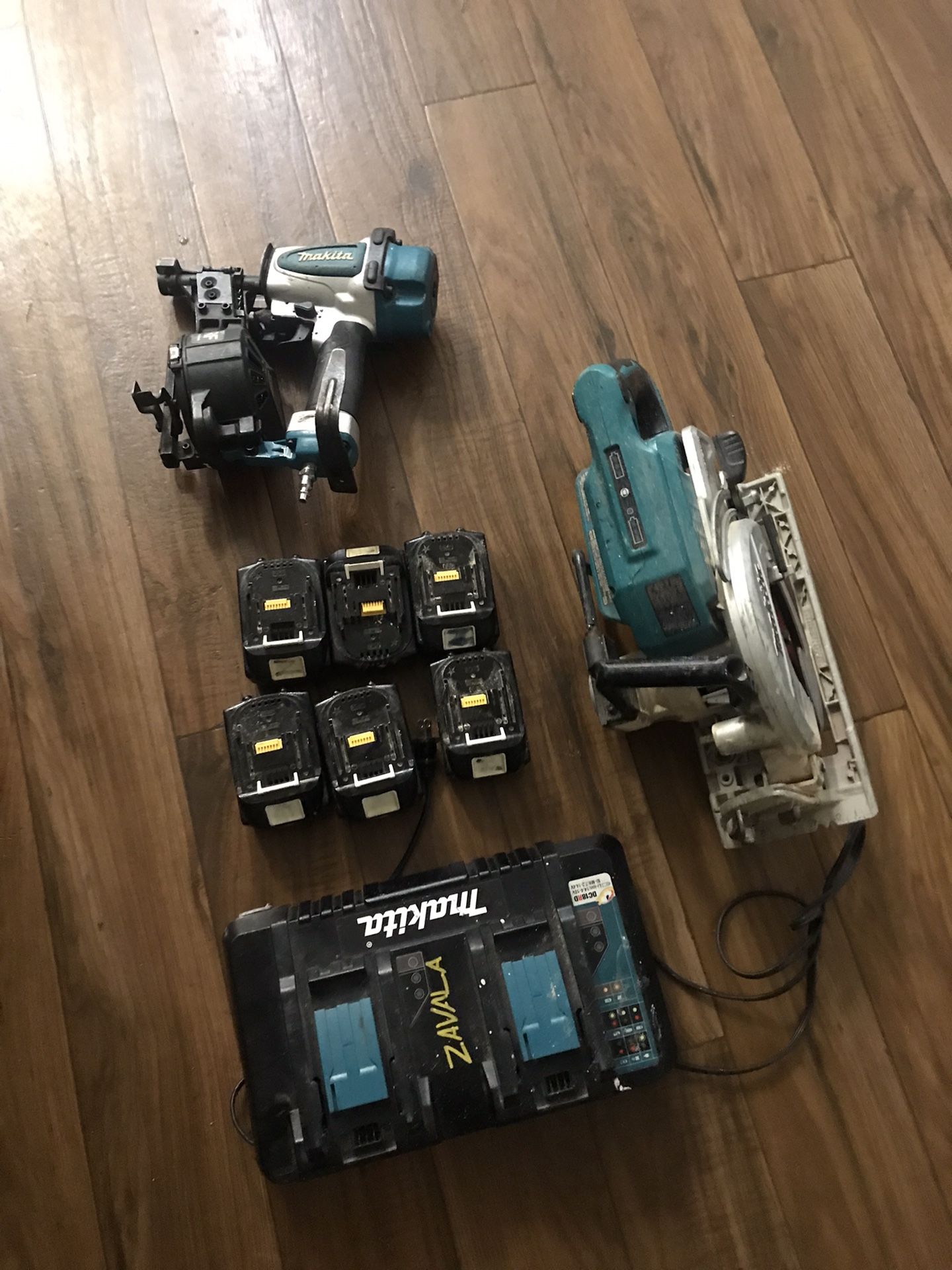 Makita Tools 18v Batteries Like New , Very Good Condition 