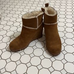 Ugg Waterproof Wedge Boots for Sale in Cottage Grove MN OfferUp