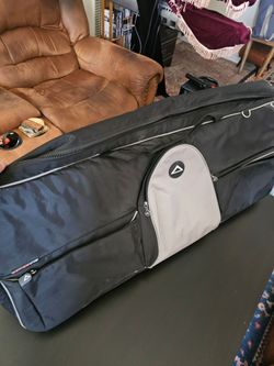 BRAND NEW KEYBOARD CASE 61 KEY VERY DURABLE AND SEVERAL EXTRA POCKETS. FITS ANY KEYBOARD