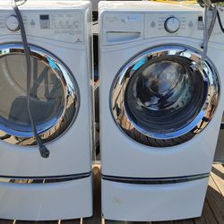Whirlpool Washer/Dryer With Pedestals 