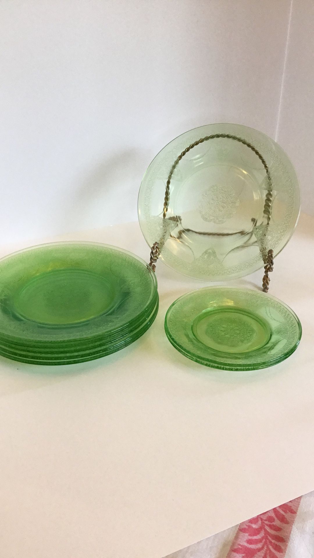 8 Green Depression Plates 6 Large 2 Small Original Vintage Art Glass