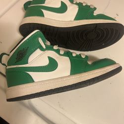 Jordan 1 Mid “Lucky Green/Black/White