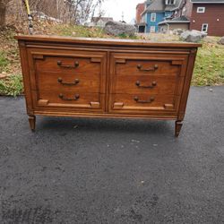 Stunning Thomasville Wooden Long Dresser 