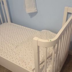 Crib / Toddler Bed