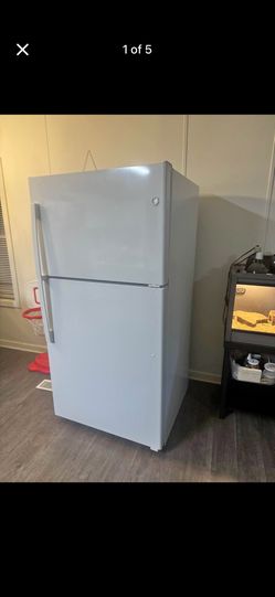 Refrigerator 225 Like New