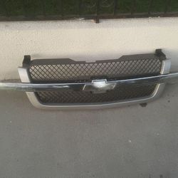 Chevy Silverado Avalanche Grille