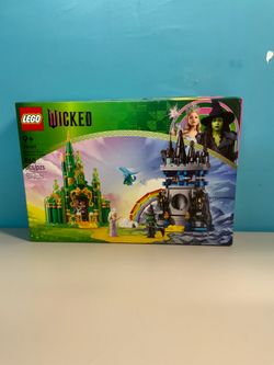 LEGO Wicked: Emerald City & Kiamo Ko Castle (75689)