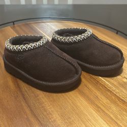 Great Deal Toddler UGG  Like New