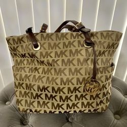 Michael Kors Tote & Matching Wallet 