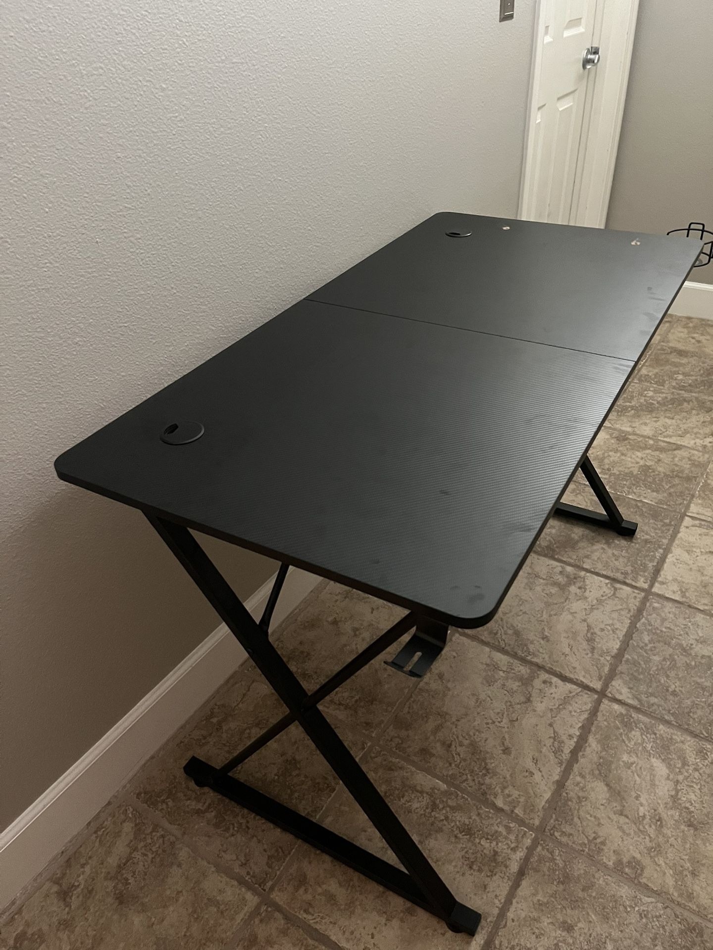 Wooden Gaming Desk with Carbon Fiber Design