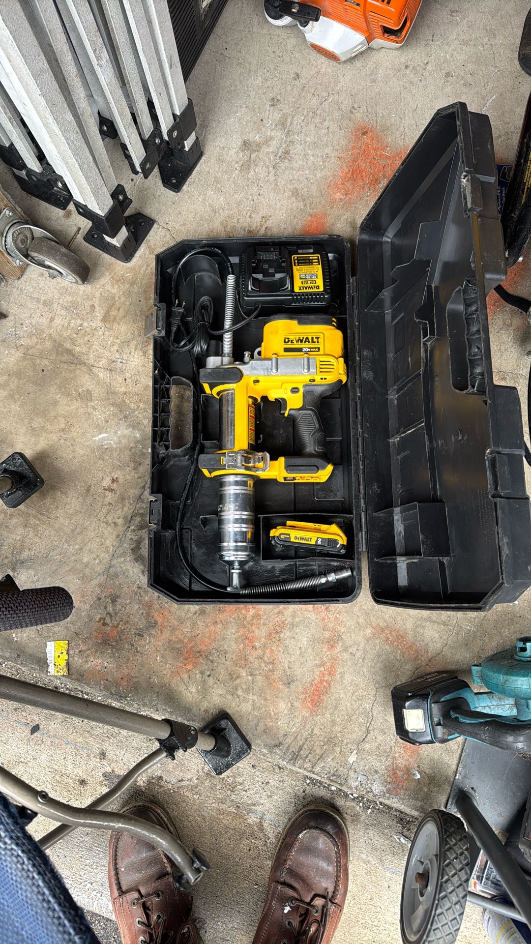DEWALT Grease Gun