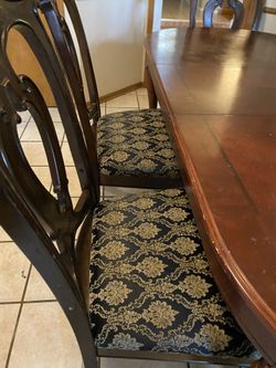 6 chairs and dining table