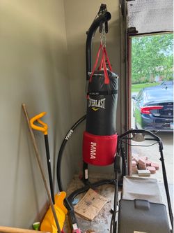 MMA bag and stand
