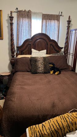 “Beautiful Queen Size Pulaski Bed !”