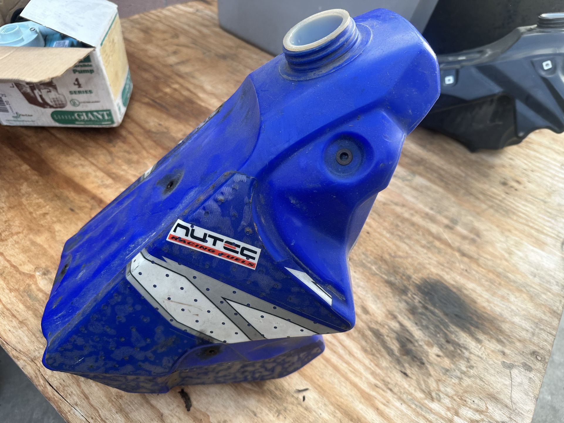 2003 yamaha yz250 gas tank