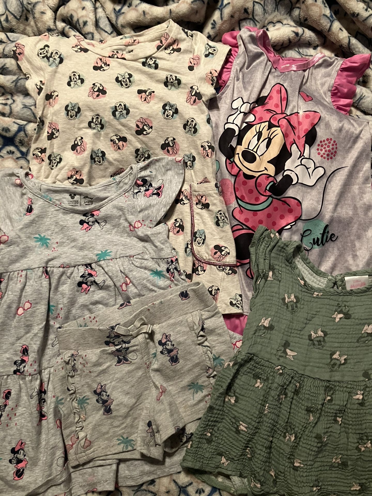 Minnie Mouse / Disney Toddler Girl 3-4T Clothes