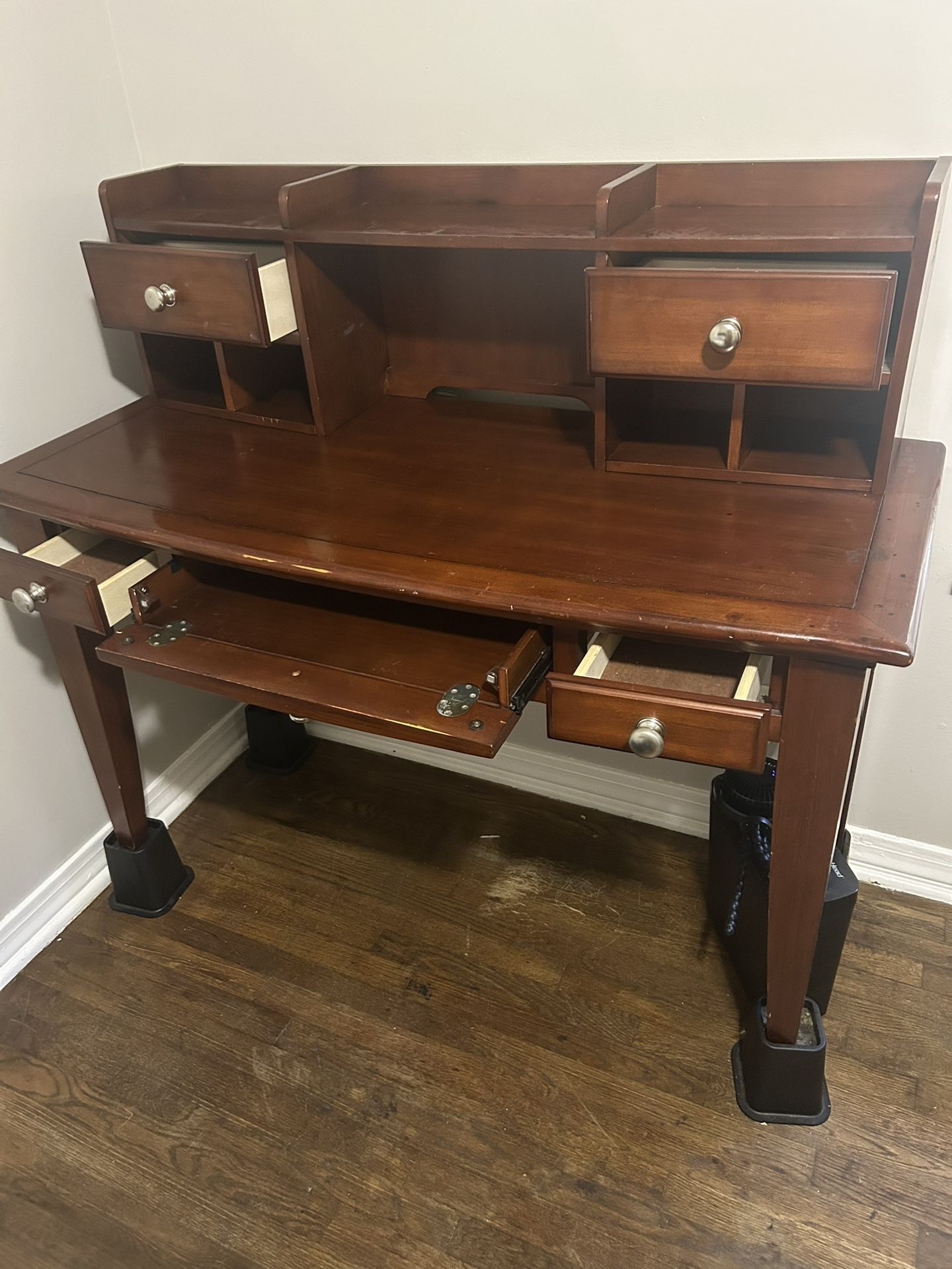 Desk $15