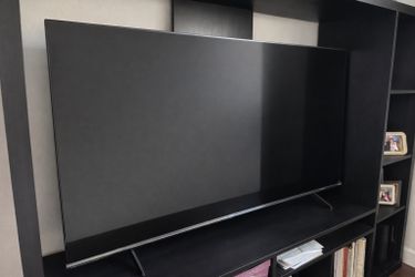 Large Flat-Screen TV – Slim Modern Design