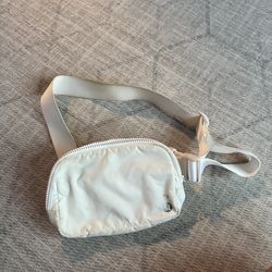 Lululemon Athletica Women’s White Athletic Running Fanny Pack Waist Belt Bag
