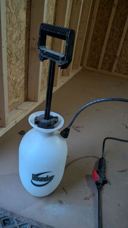 AI Overview

    Roundup 1-Gallon Multi-Use Lawn and Garden Pump Sprayer
