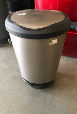 Kitchen trash can