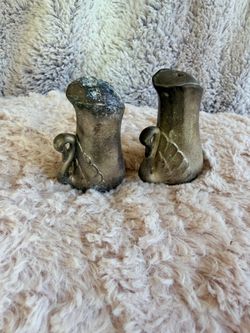 Vintage swan salt and pepper shakers