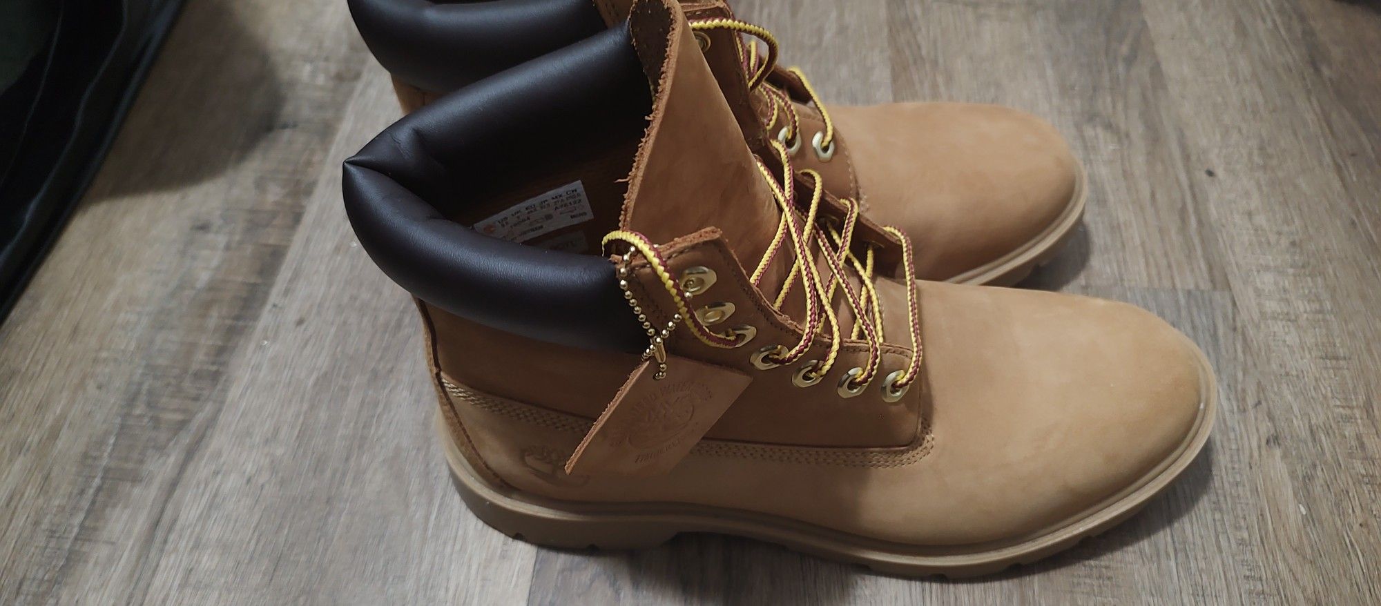 Mens Timberland Size 9.5 Excellent Condition Worn 3 Times