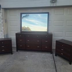 Solid Wood Mahogany 9 drawer dresser W/Mirror and 2 Nightstands