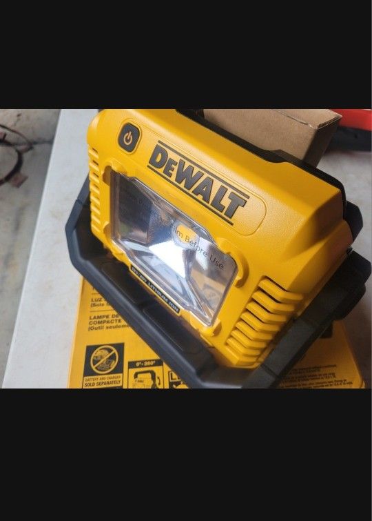 Dewalt Light Compact Task