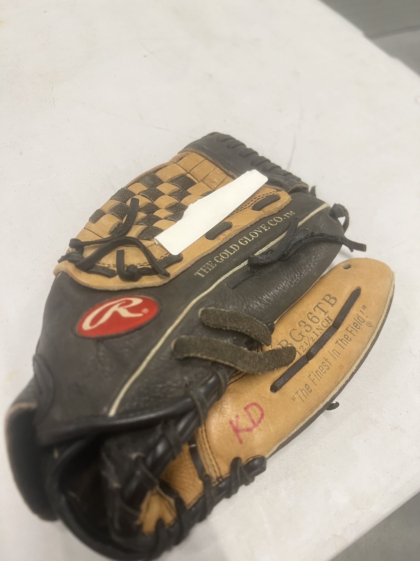 Rawlings RBG36TB Baseball Mitt LHT 12.5” Gold Glove Fastback Full Grain Leather. Used in good condition. Glove does have a name on it & it’s covered u