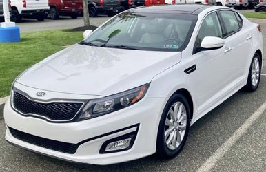 Kia Optima White 4-Door Sedan