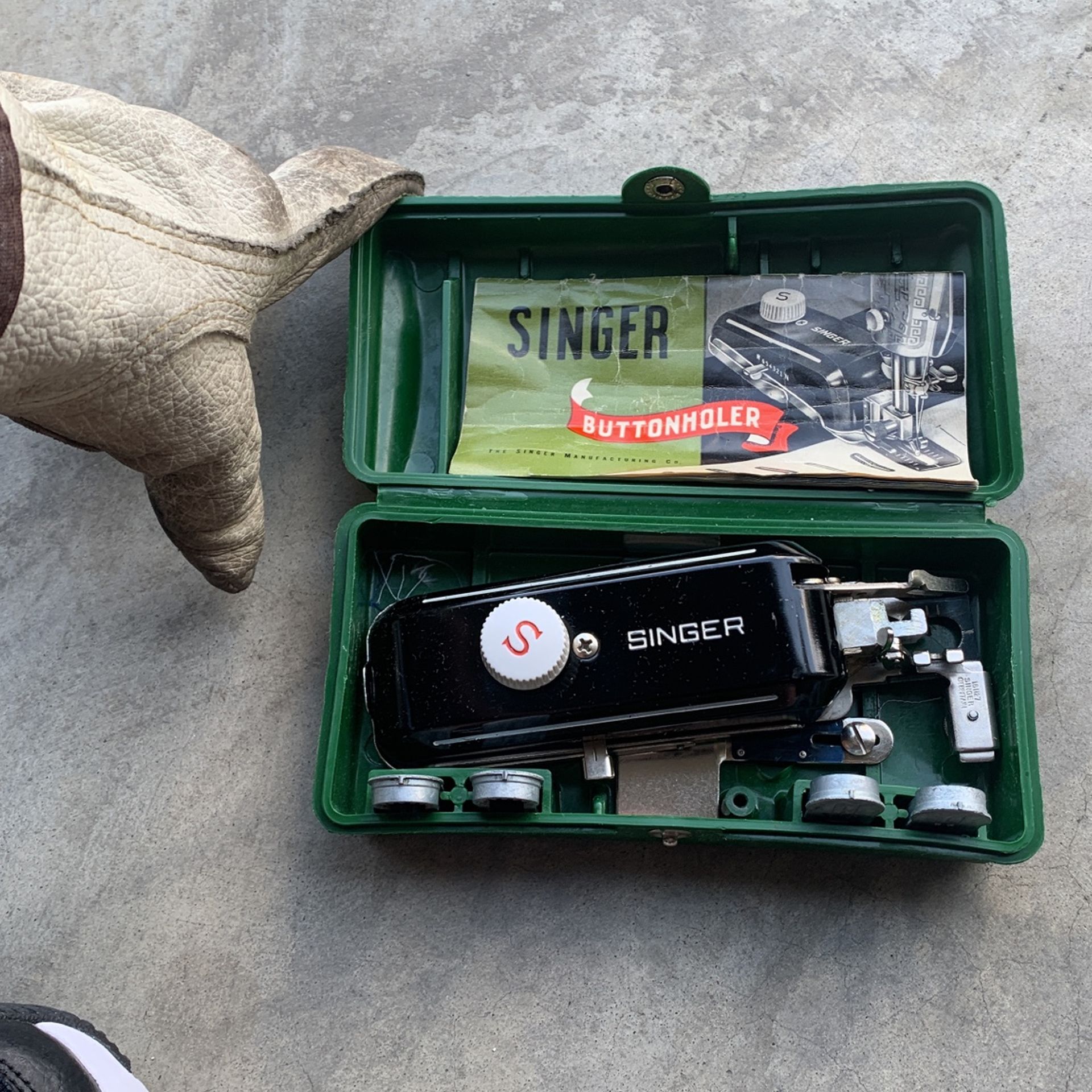 Singer Buttonholer