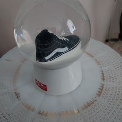 VANS-Off The Wall Commemorative SK 8 HI Limited Edition Snow Globe 