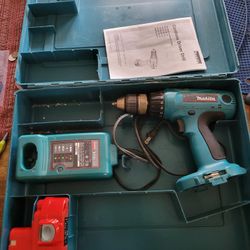 USED! Makita 6347D Cordless Drill w/ battery, charger and case