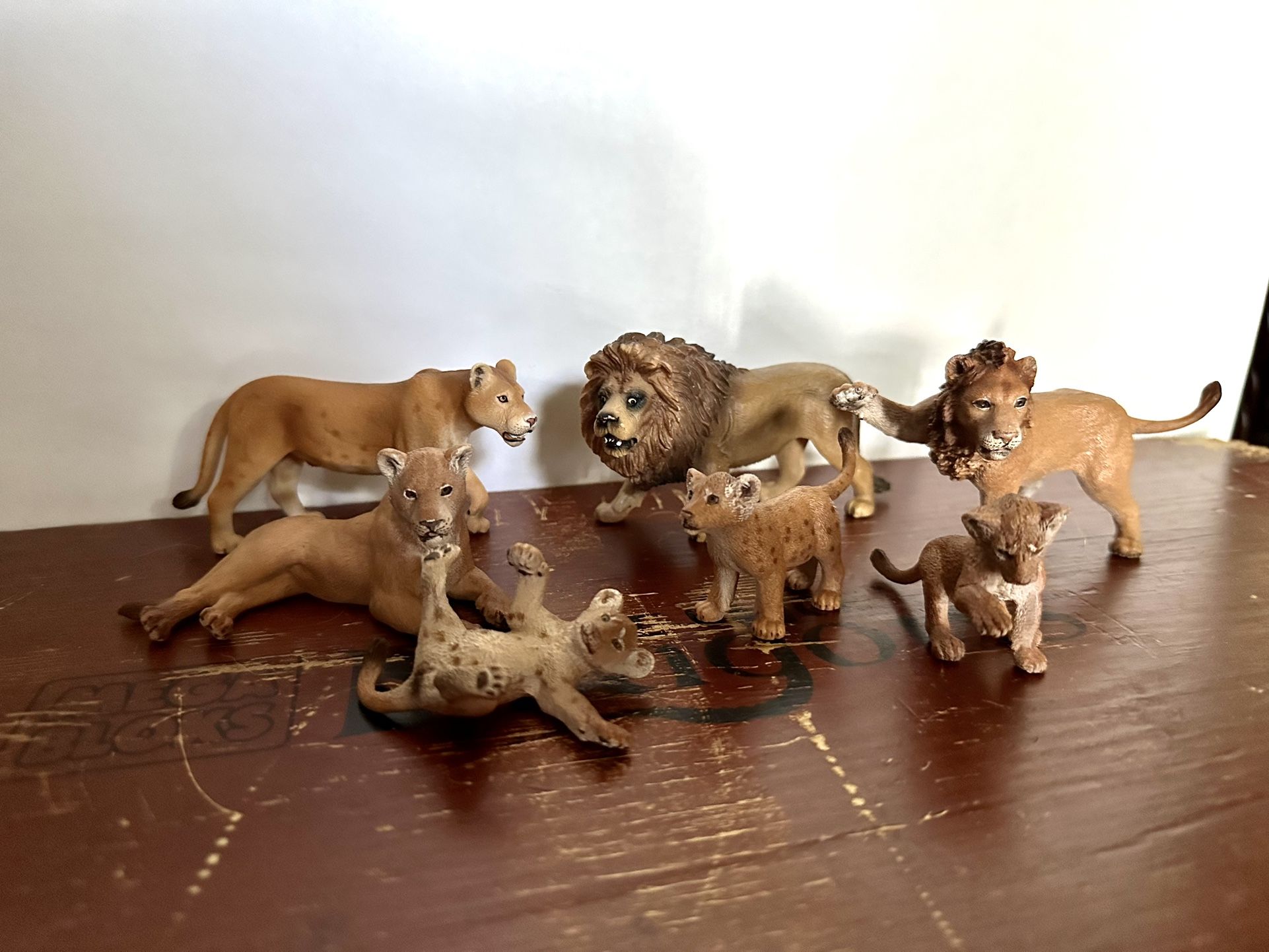 USED Very Gently Schleich FULL Lion Family