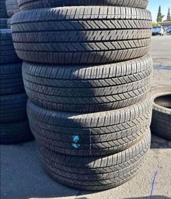 225 65 17 Yokohama tires Con 80% de Vida Las 4