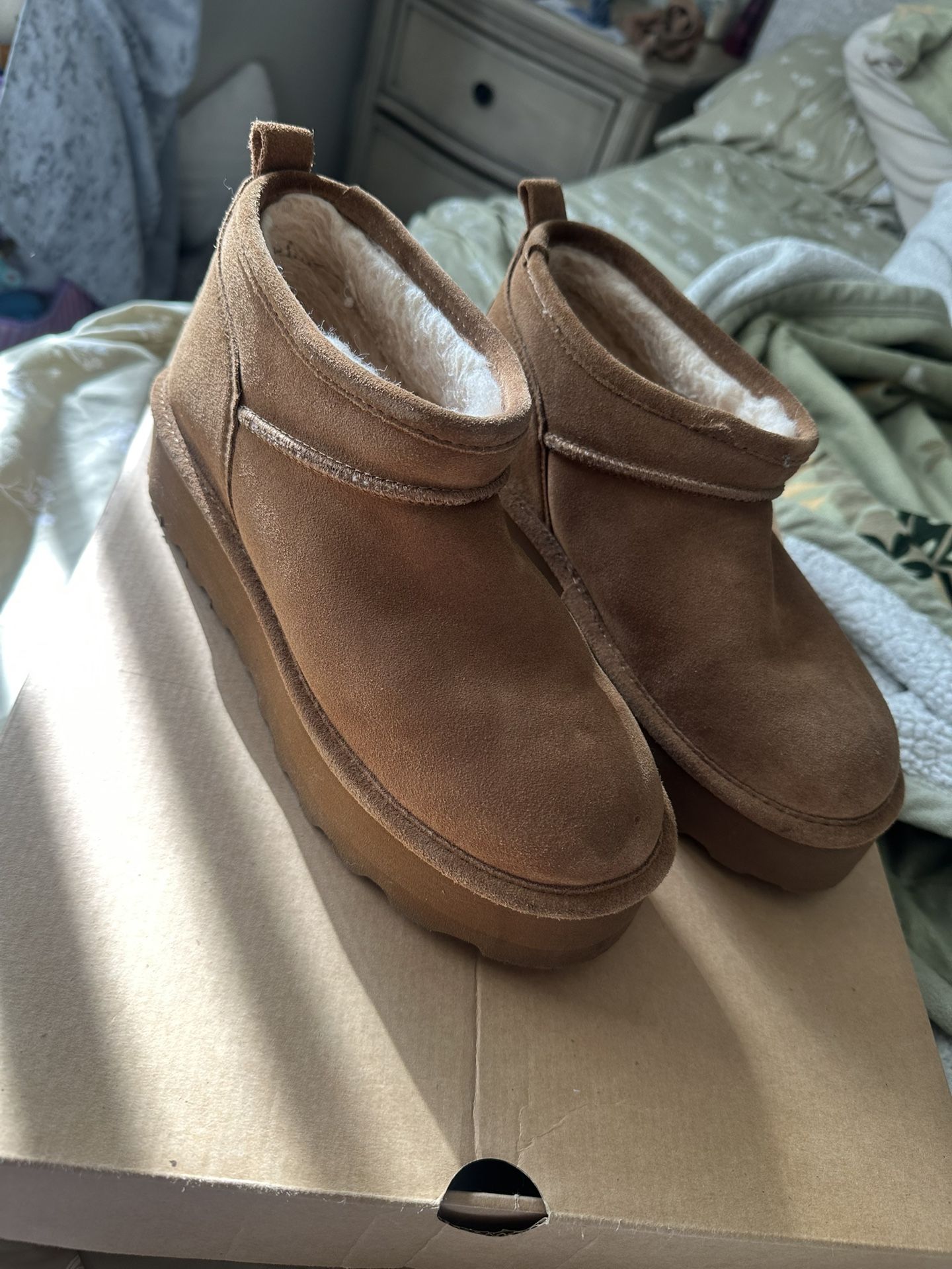 Bearpaw Retro Super Shorty Boots Size 9