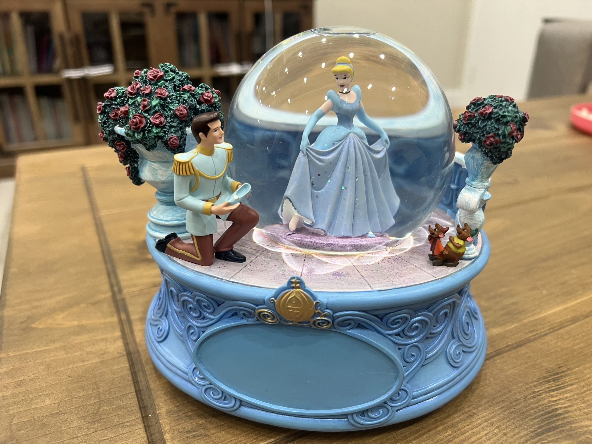 Cinderella and Prince charming Snowglobe